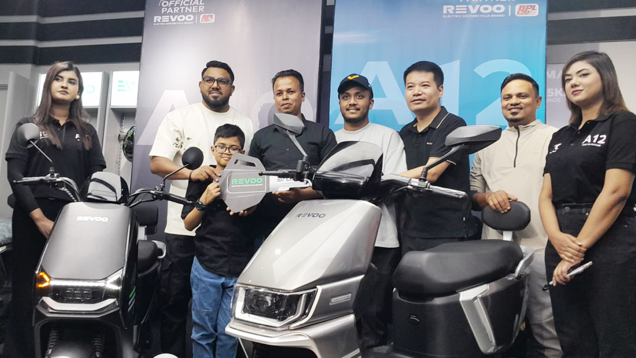 মাত্র ১ লাখ টাকার কমে রিভোর নতুন দুই ইলেকট্রিক বাইক – এ১০ ও এ১২!