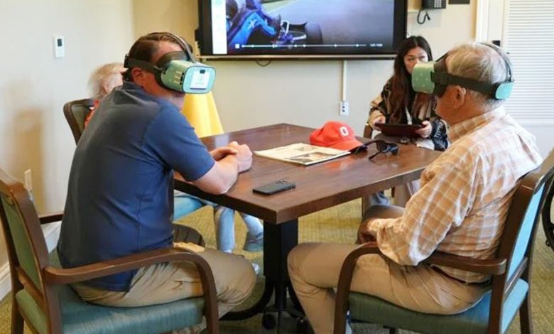 ভার্চ্যুয়াল বাস্তবতায় ফিরছে স্মৃতি, বাস্তব জীবনে ঘনিষ্ঠ হচ্ছে প্রবীণরা