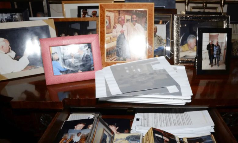 এপস্টেইনের ফাইল: সমালোচনার পর ট্রাম্পের ছবি পুনঃপ্রকাশ করল বিচার বিভাগ