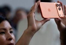 আইফোন ১৭–এর সাফল্যে স্বস্তি পাচ্ছে অ্যাপল, এআই ফিচার নিয়ে কমেছে শঙ্কা  