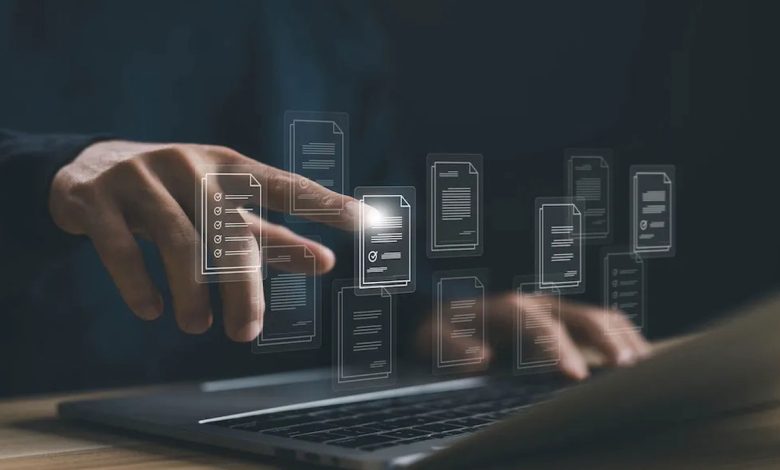 ল্যাপটপ বাজারে বদলের হাওয়া : হালকা ও দীর্ঘ ব্যাটারিই এখন মূল চাহিদা