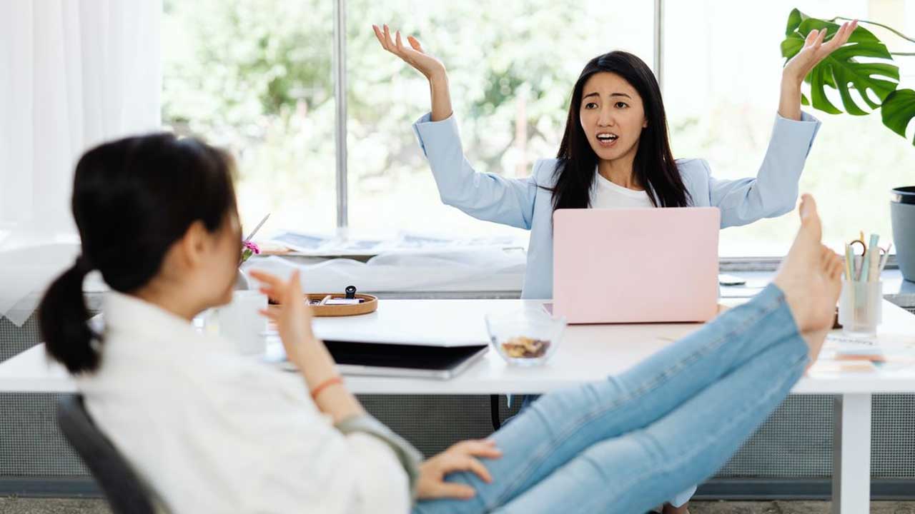 বেসরকারি চাকরি ভালো না লাগলে কি করবো? সমাধান!